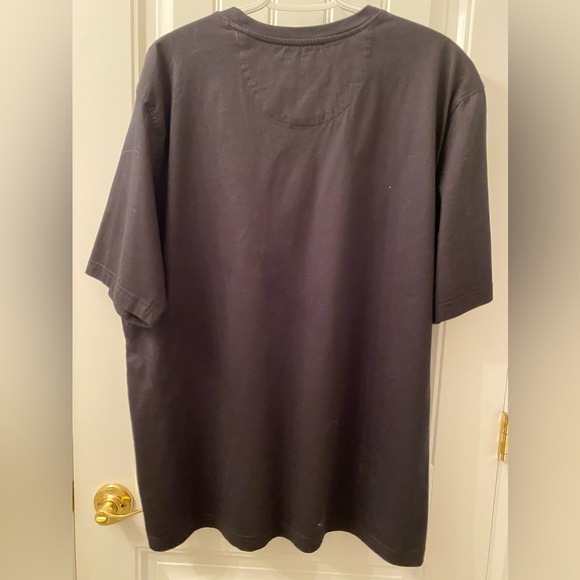 MEN’S SIZE XL GREG NORMAN T SHIRT IN BLACK - Slight mark on side - Picture 4 of 7